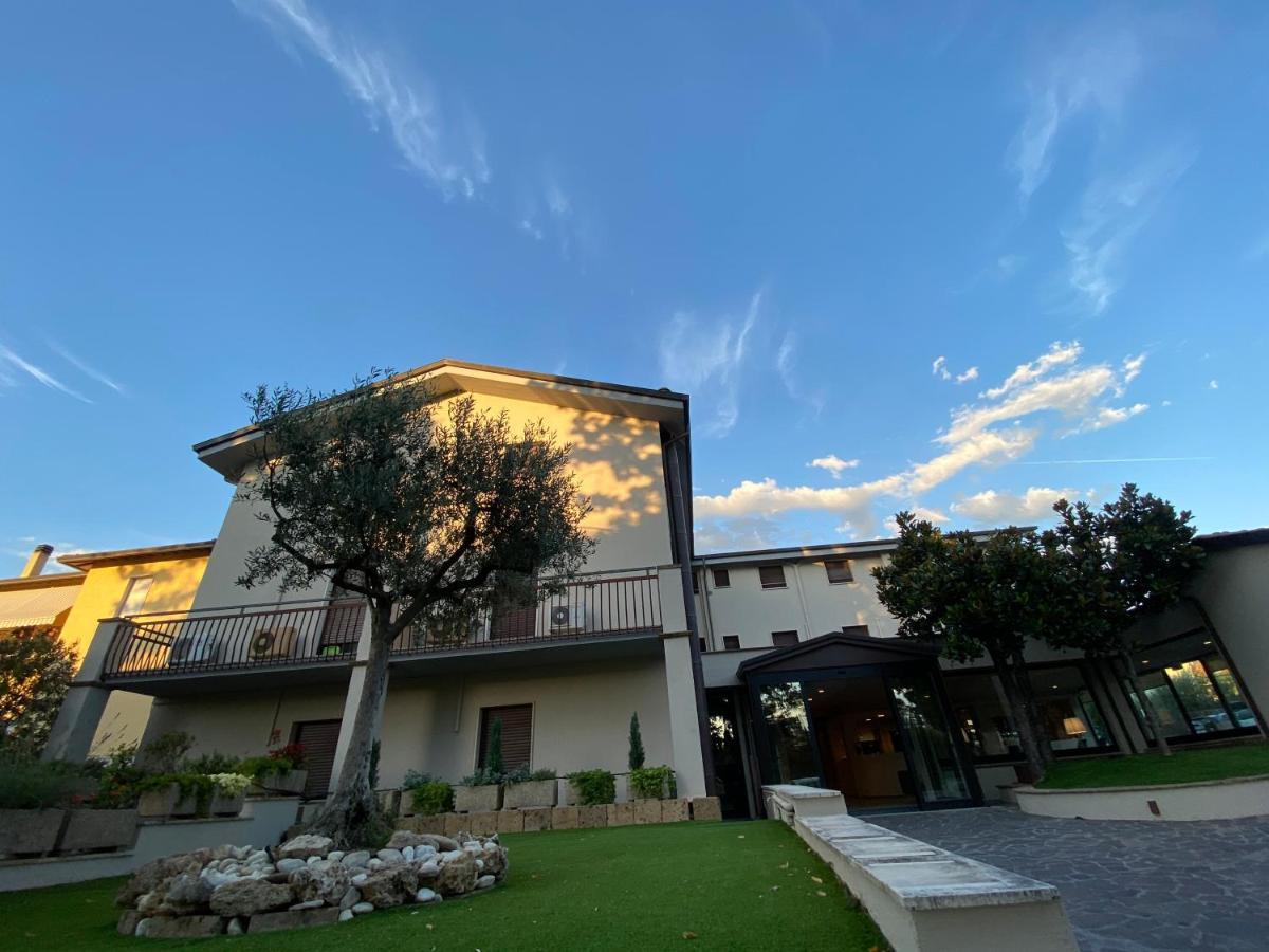 Le Grazie Hotel Assisi Bagian luar foto